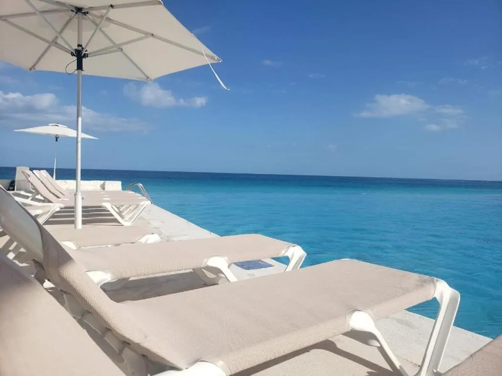 Beachfront Studio With Ocean View Cancun