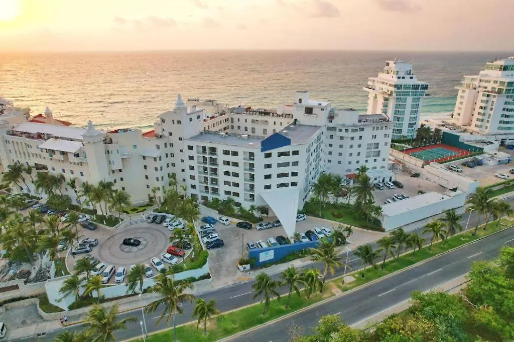 Beachfront Studio With Ocean View Cancun Mexico