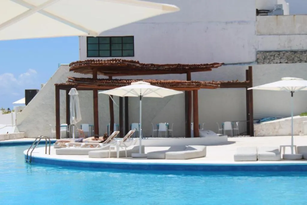 Beachfront Studio With Ocean View Cancun Mexico