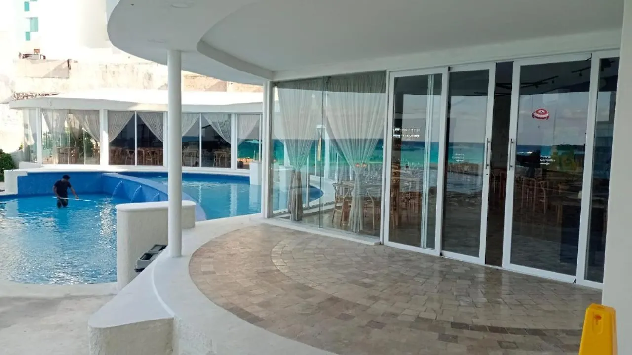 Beachfront Studio With Ocean View Cancun Apartment