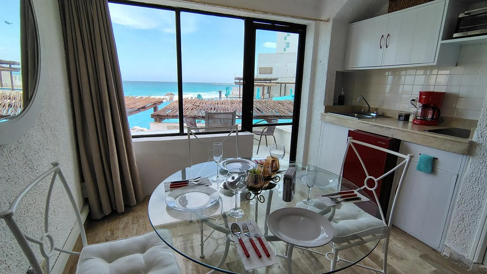 Beachfront Studio With Ocean View Cancun Apartment